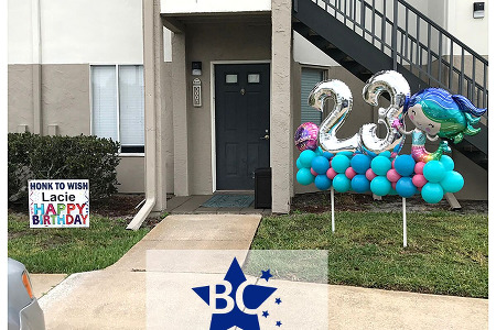 Outdoor Balloon Decor & Yard Signs