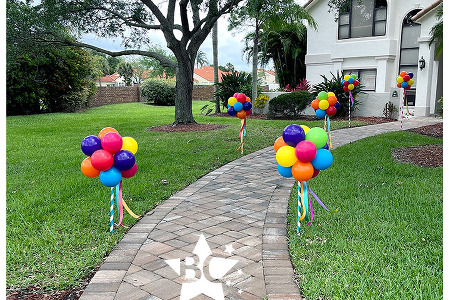 Outdoor Balloon Decor & Yard Signs